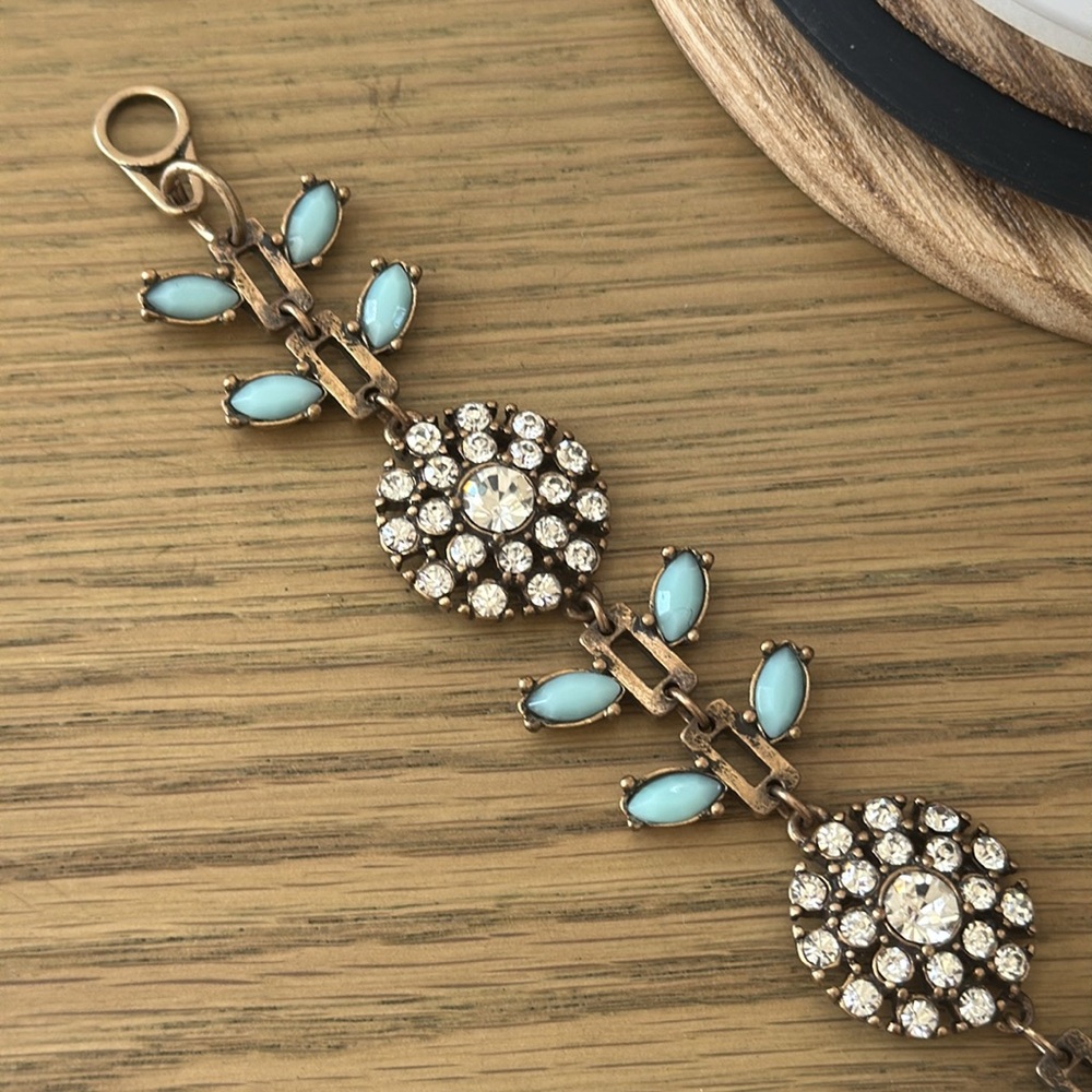 Elegant Turquoise and Silver Women's Bracelet - Picture 5 of 6